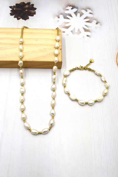 Annika pearl necklace