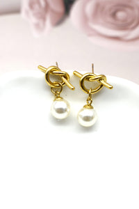 Kamryn pearl earring