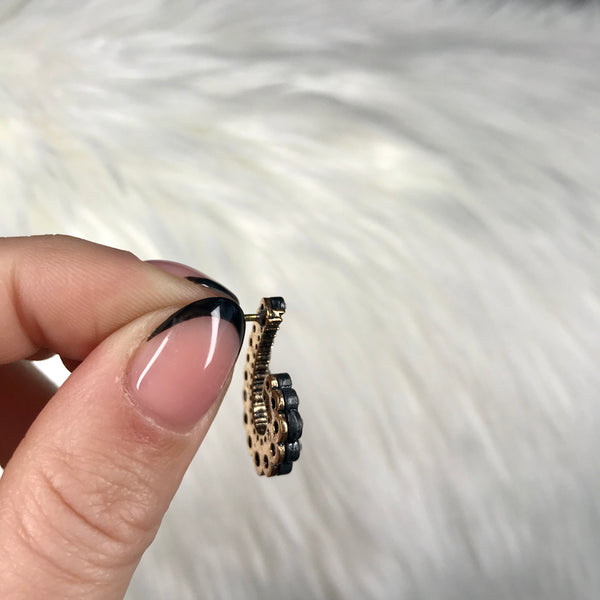 Brielle Luxury Curve Earring