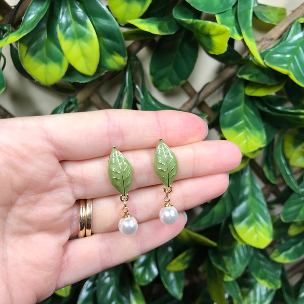 Cassia Enamel Leaf and Pearl Earring