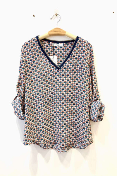 Rylee Fan Print V-neck Top Rust and Navy